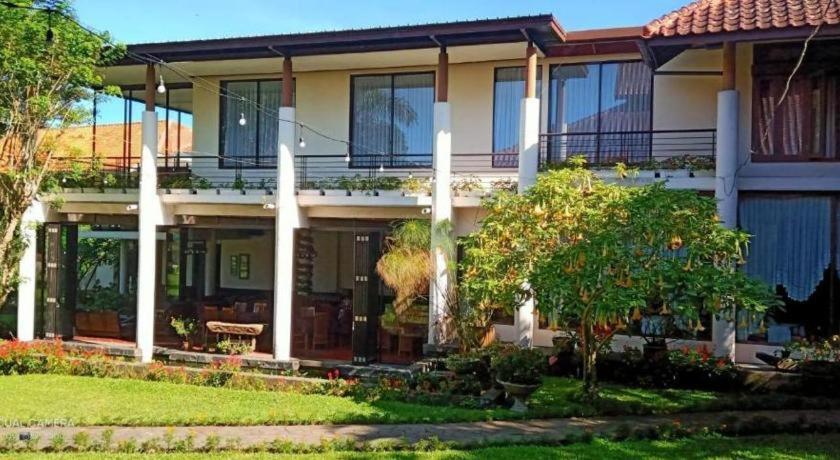 La Oma Hotel Lembang Exterior photo