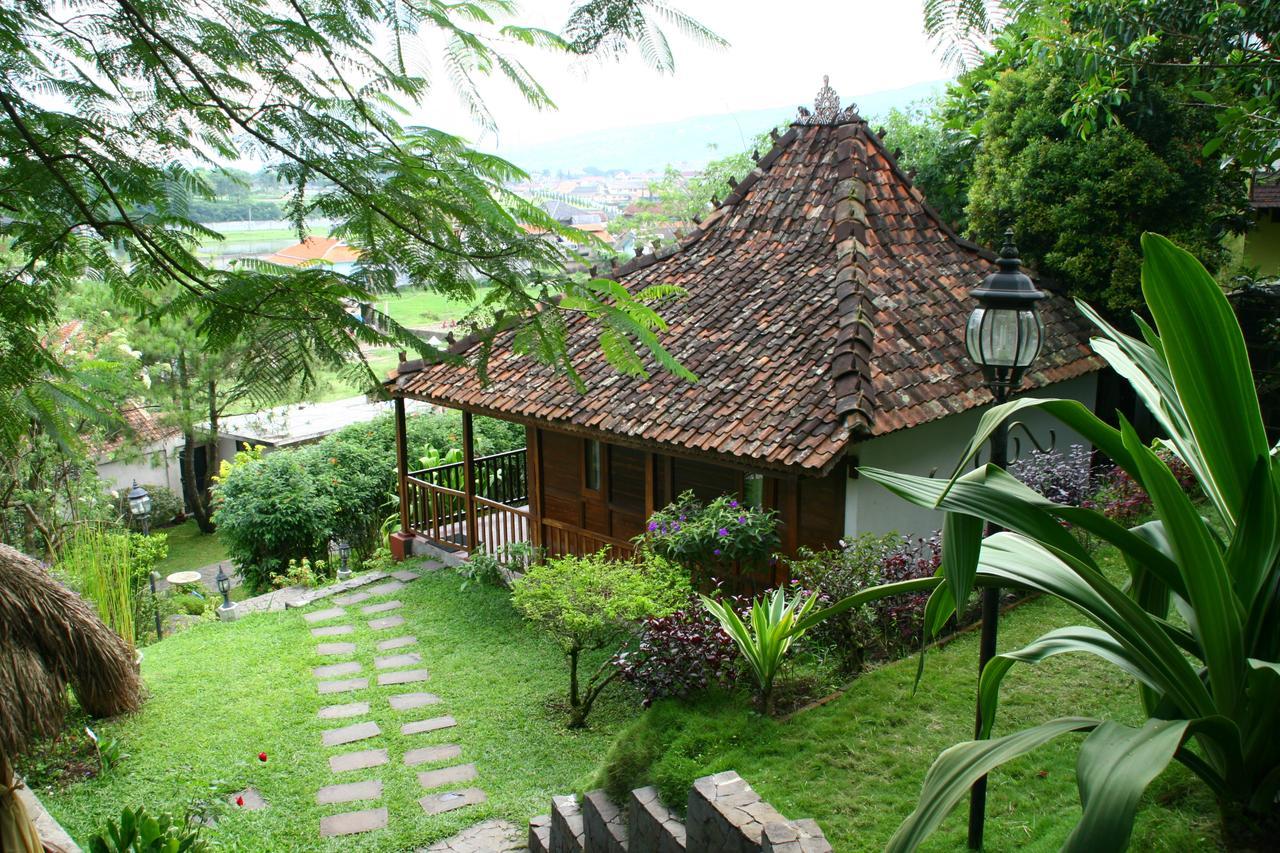 La Oma Hotel Lembang Exterior photo