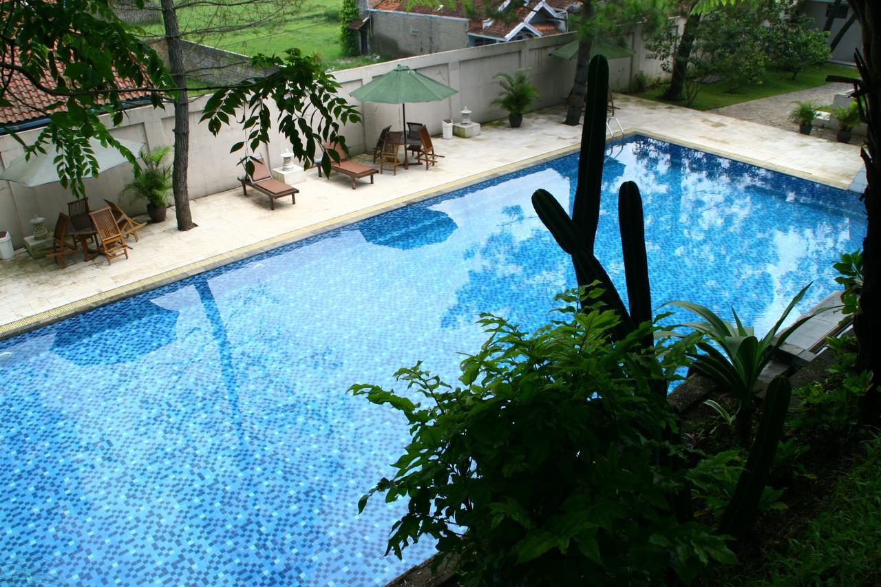 La Oma Hotel Lembang Exterior photo