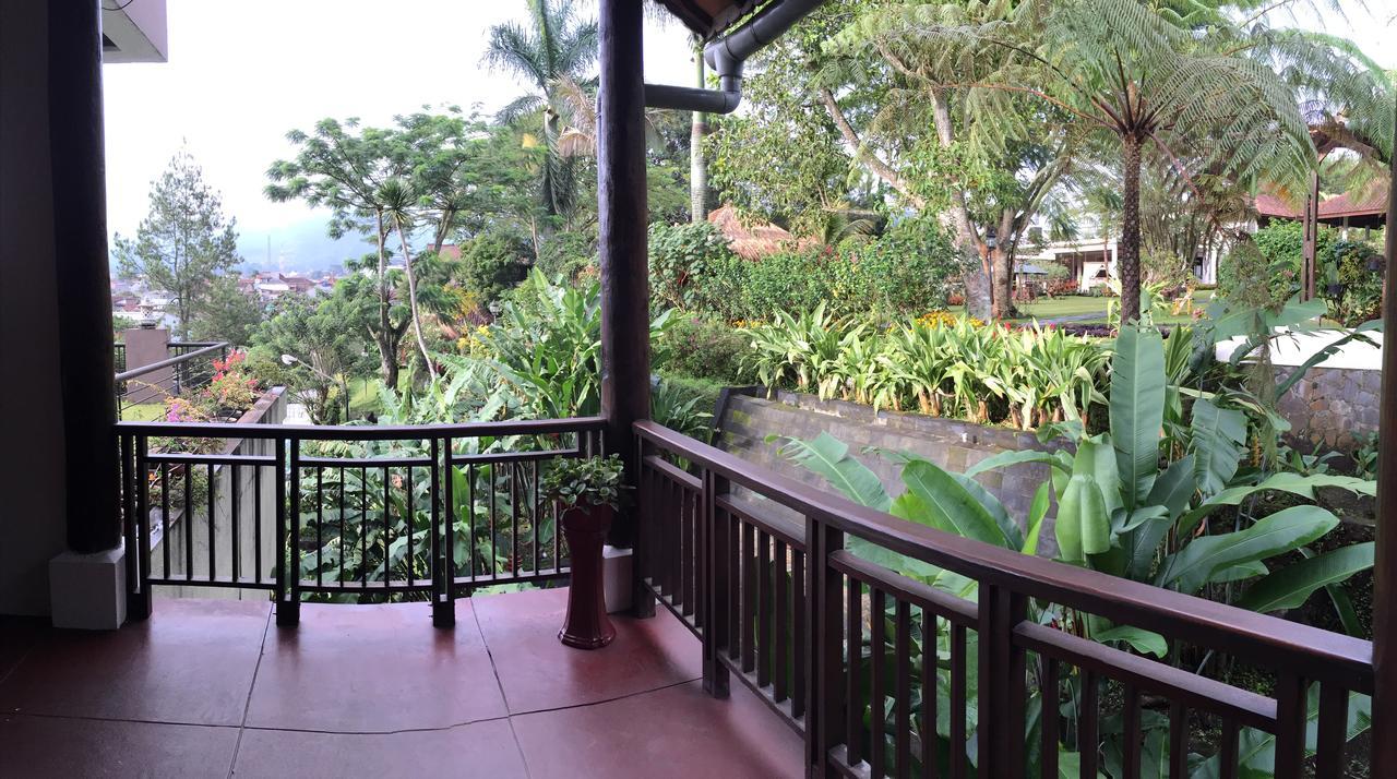 La Oma Hotel Lembang Exterior photo