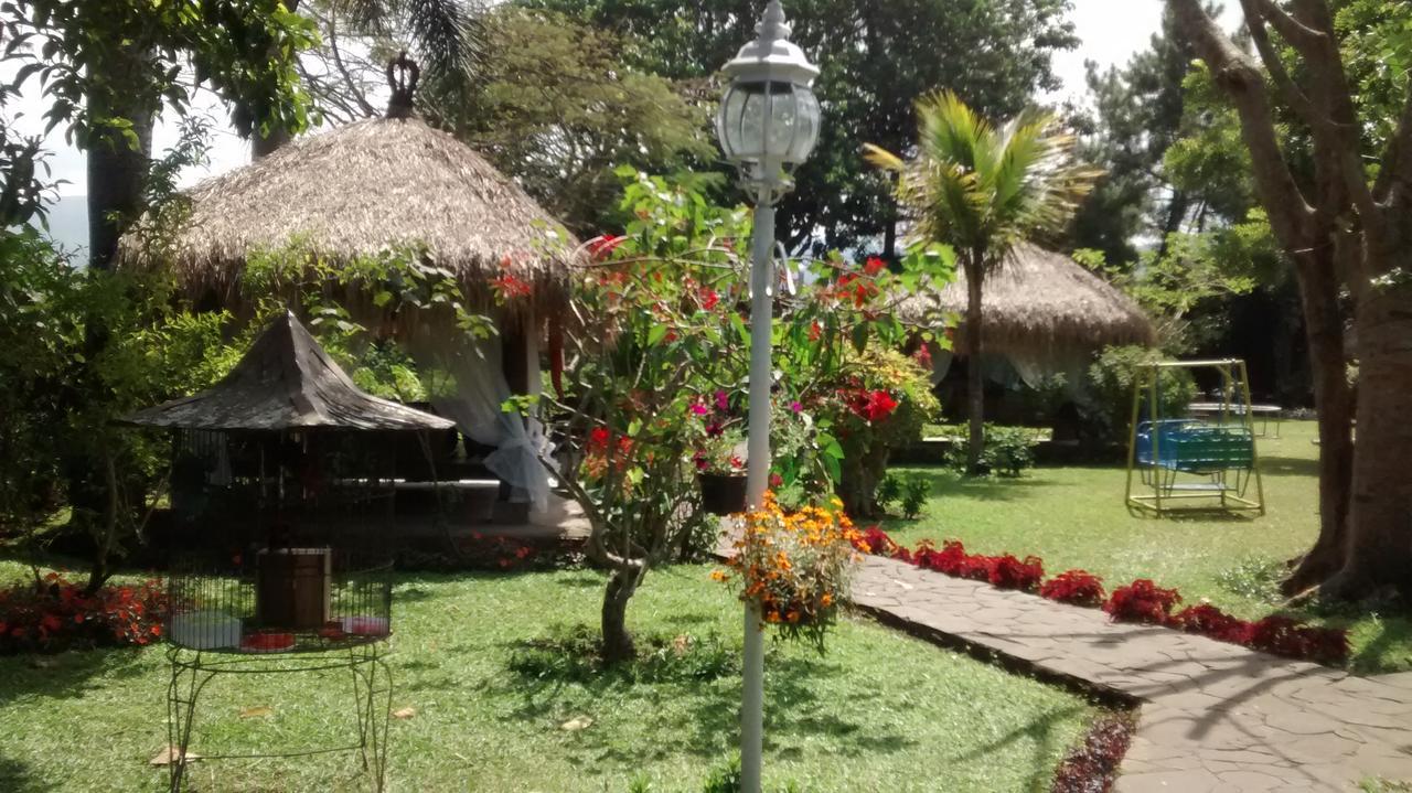 La Oma Hotel Lembang Exterior photo