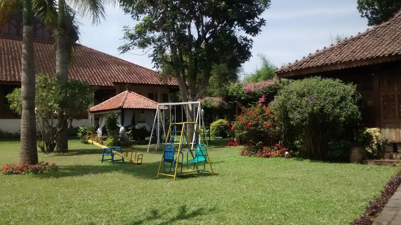 La Oma Hotel Lembang Exterior photo