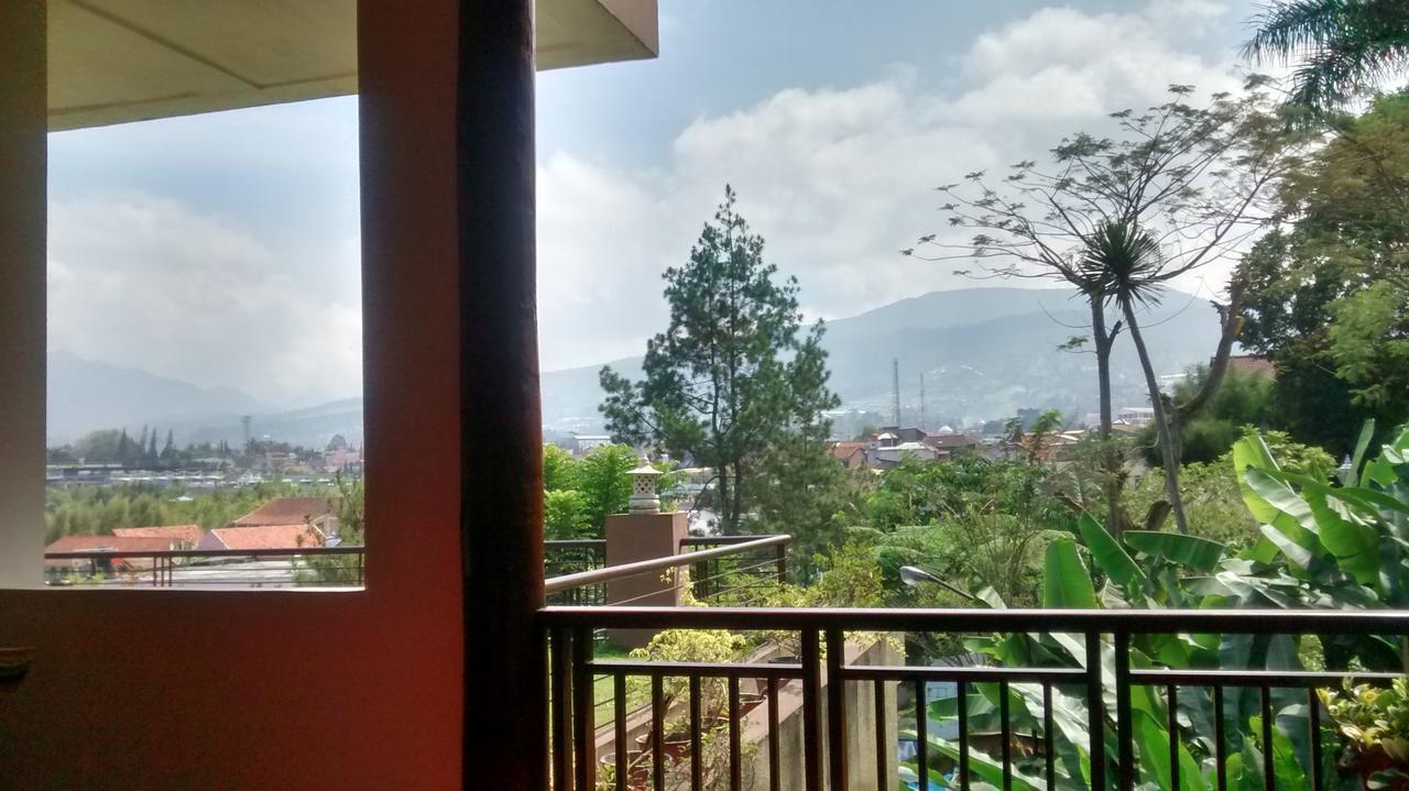La Oma Hotel Lembang Exterior photo